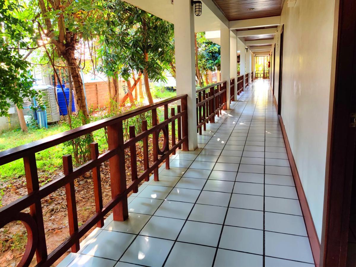 Thong Paeka Hotel Prasat Exterior photo
