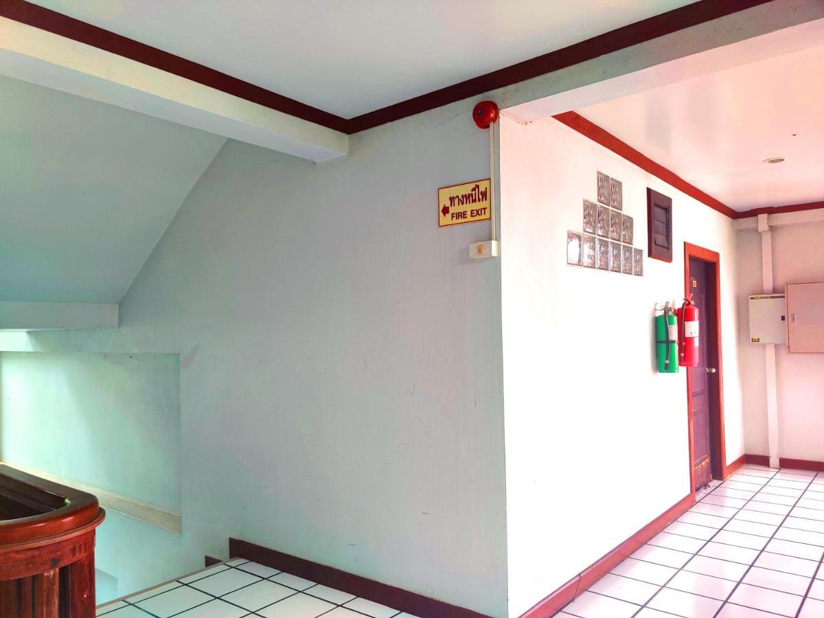 Thong Paeka Hotel Prasat Exterior photo