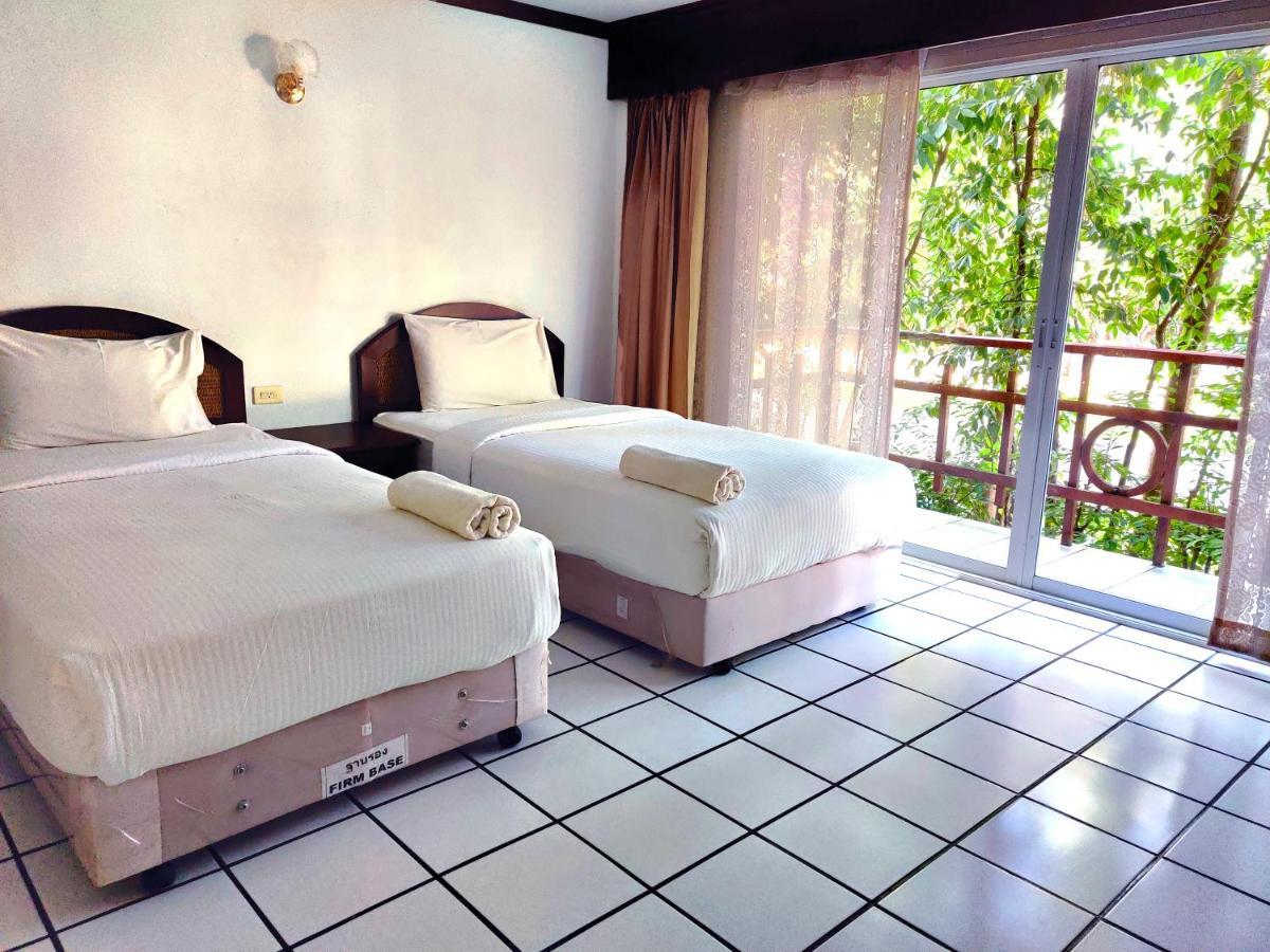 Thong Paeka Hotel Prasat Exterior photo