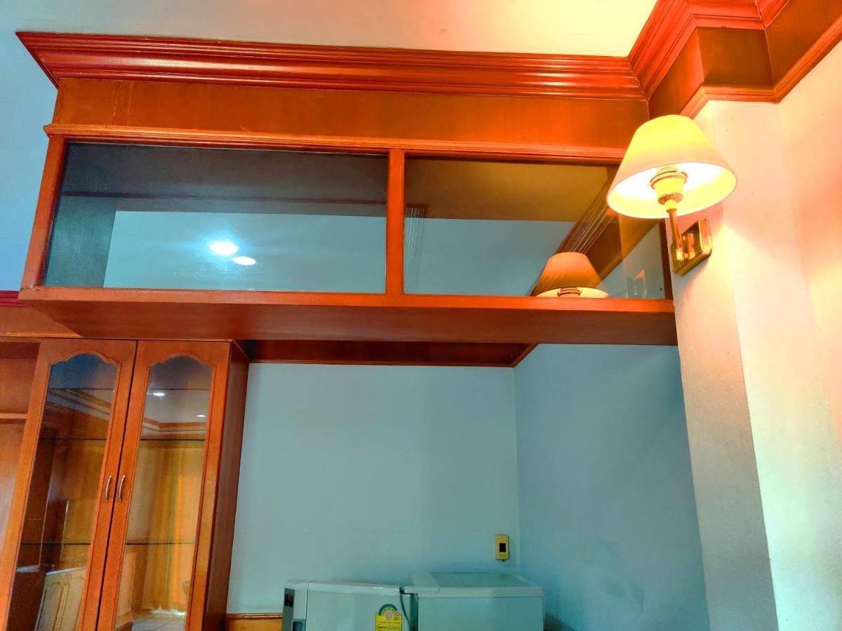 Thong Paeka Hotel Prasat Exterior photo