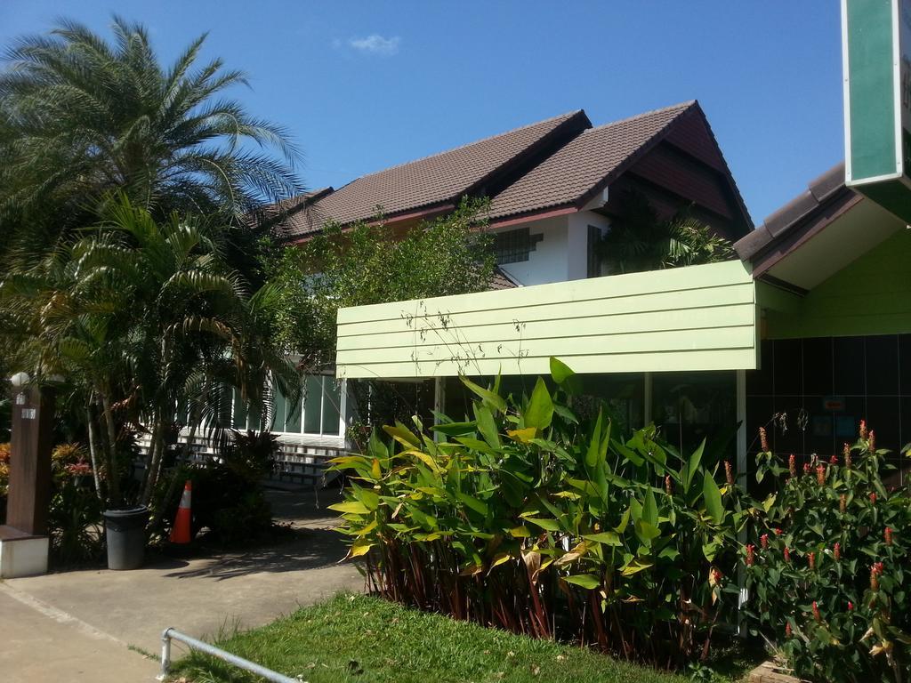 Thong Paeka Hotel Prasat Exterior photo