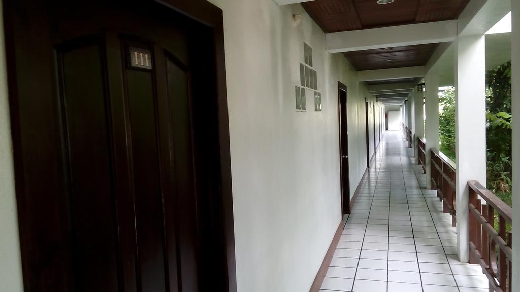 Thong Paeka Hotel Prasat Exterior photo