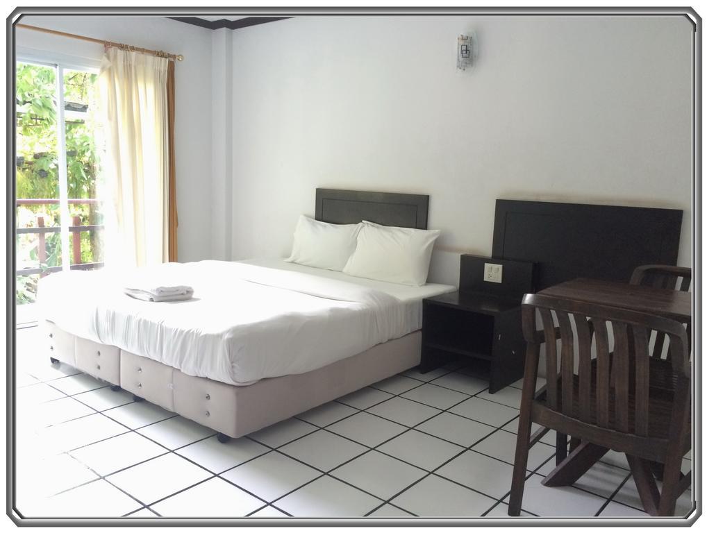 Thong Paeka Hotel Prasat Room photo