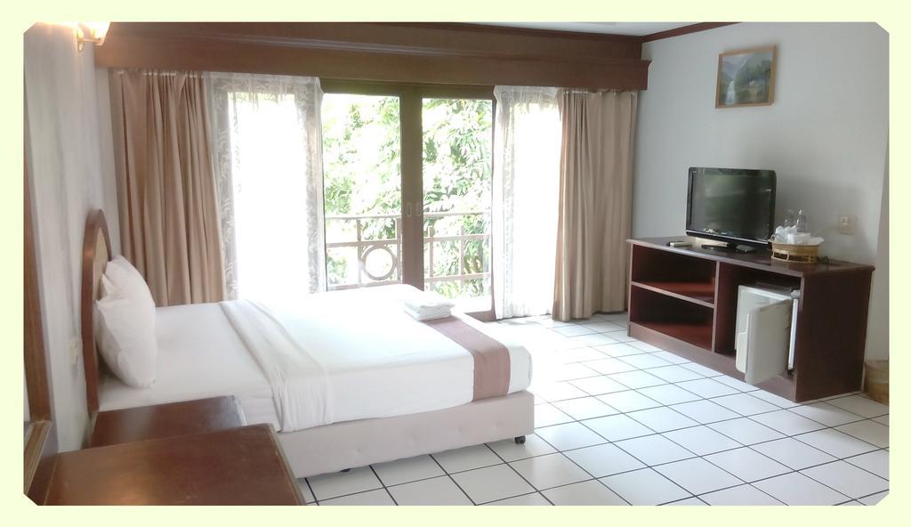 Thong Paeka Hotel Prasat Room photo