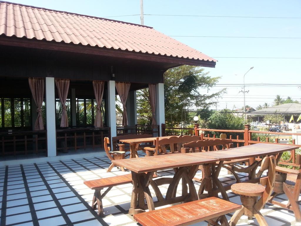 Thong Paeka Hotel Prasat Exterior photo